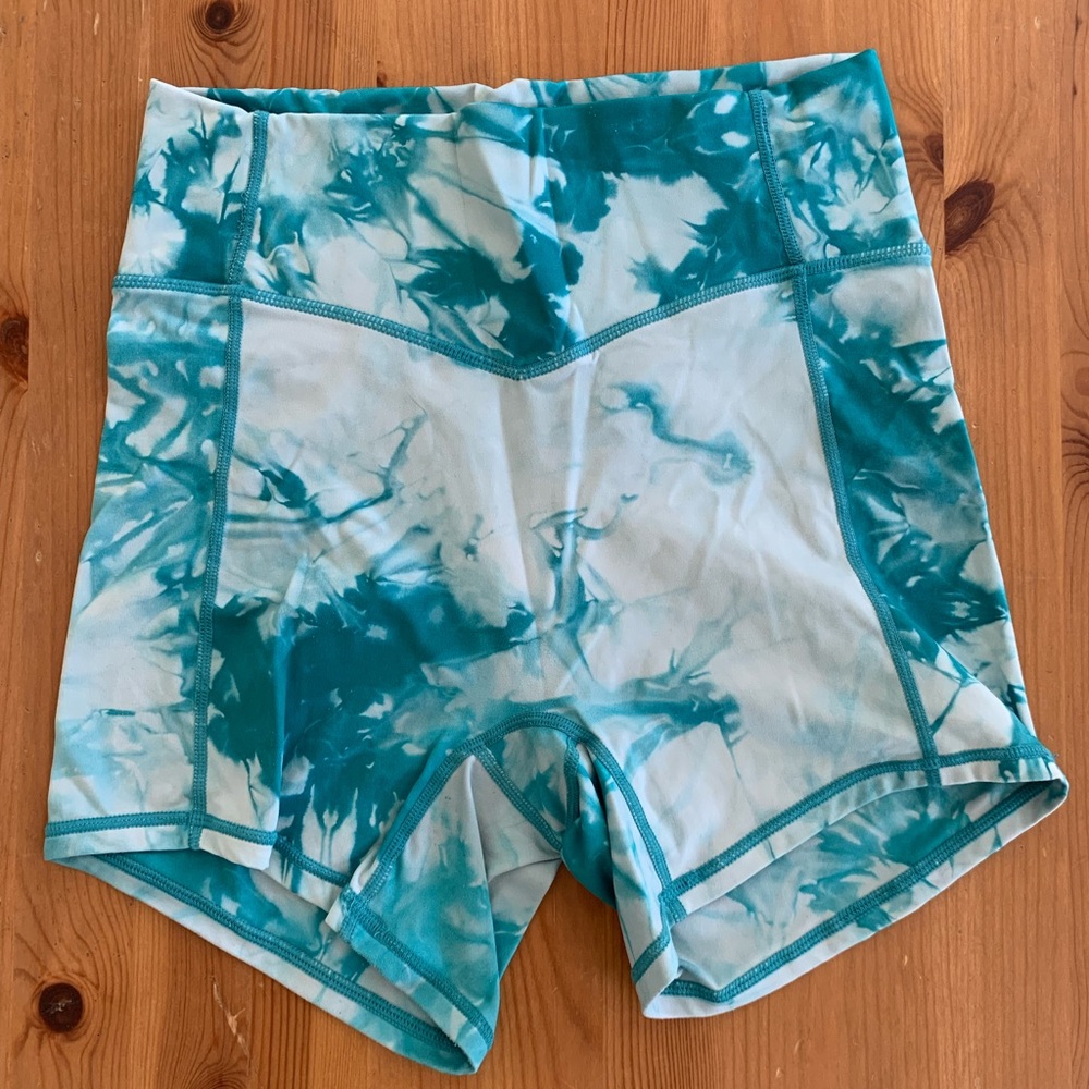 Tie-dye high waisted biker shorts